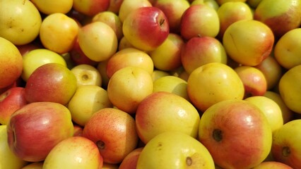 apples in the market