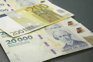 Argentine and Euro banknote