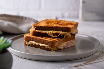Grilled sandwich with ham and melted cheese