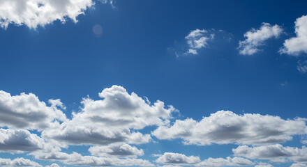 Obraz premium Stunning Blue Sky with Puffy Cumulus Cloudscape