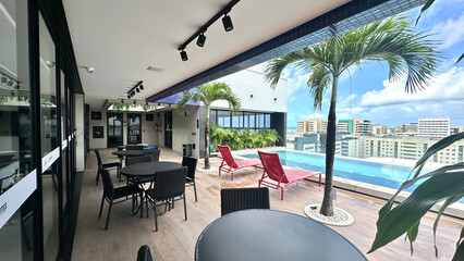 Piscina edifício sky