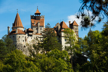 Fototapeta premium View of Bran Castle on cliff top, historically serving as strategic defensive fortress, Romania