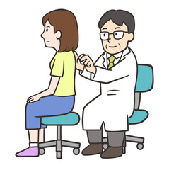 女性患者の背中を打診する医者