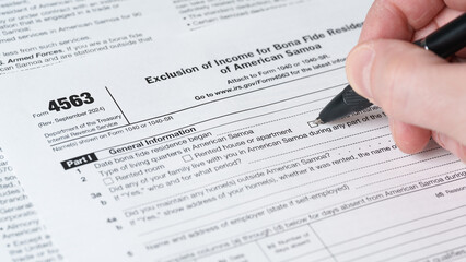 Obraz premium Form 4563, Exclusion of Income for Bona Fide Residents of American Samoa, Tax Document Close-Up