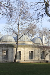 Obraz premium Exploring Historical Architecture: Domes, Stone Walls, and Barred Windows Enhance the Landscape Beautifully.