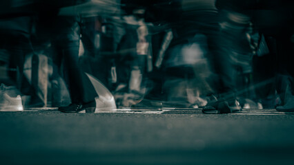 歩行者が移動する様子　東京の渋谷スクランブル交差点