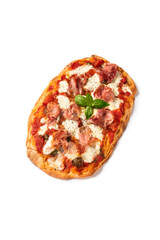 Pinsa romana condita con sugo, mozzarella e prosciutto cotto 