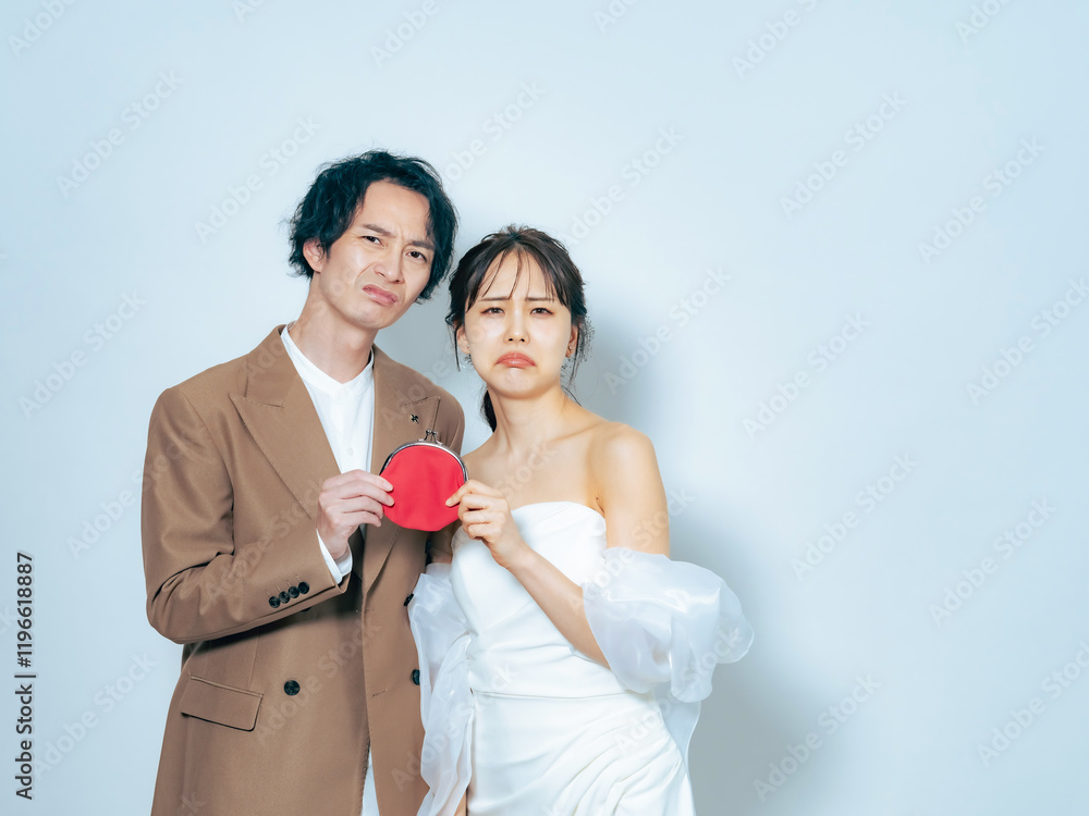 Aufkleber 結婚、コスト、費用、資金、結婚式、財布、お金、貯金、出費、困る、残念、失敗、苦しい、新郎、新婦、カップル、夫婦、ウェディング、ブライダル、散財、新婚旅行、悩む、問題、トラブル、見積もり、コピースペース、男性、女性、日本人、落ち込む、がっかり、考える、悩み、疑問、心配、不安、不満、高額、値上げ、ストレス、貧乏、恋愛、愛情、ウエディング、披露宴、格安、スマ婚、ジミ婚、地味婚、人物