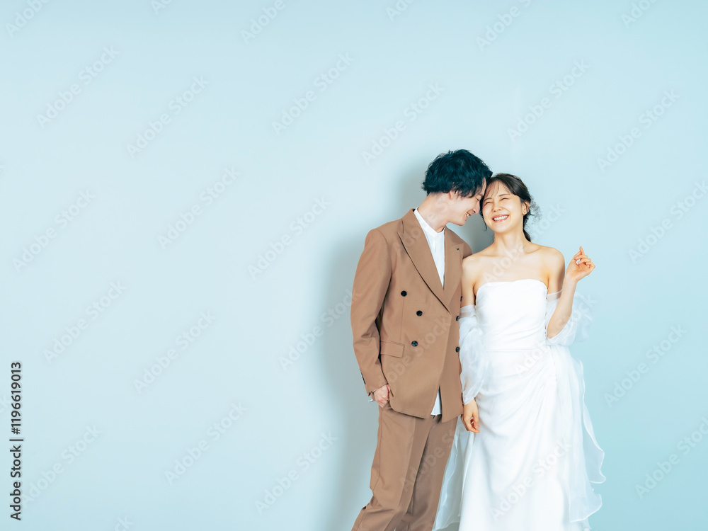 Poster カップル、ウェディング、ブライダル、新郎、新婦、ブライダルフォト、ウェディングフォト、前撮り、ドレス、ウエディング、スタジオ、ハッピー、日本人、結婚、婚活、結婚式、甘える、甘い、幸せ、若い、20代、30代、ジューンブライド、白バック、広告、コピースペース、タキシード、セルフ、男性、女性、男女、花嫁、笑顔、爽やか、ナチュラル、愛情、透明感、清潔感、シンプル、ポートレート、仲良し、パートナー、マッチン