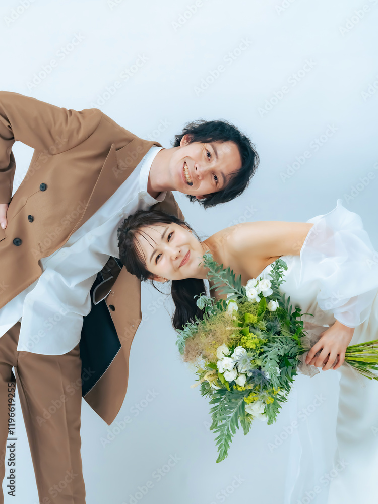 Poster ウェディング、自撮り、結婚、新郎、新婦、ブライダル、フォト、前撮り、セルフ、カップル、カップルフォト、カジュアル、ブーケ、婚活、結婚式、写真館、フォトスタジオ、フォトウェディング、ドレス、男女、日本人、男性、女性、笑顔、広告、コピースペース、白バック、切り抜き、ハッピー、幸せ、嬉しい、喜ぶ、夫婦、挙式、披露宴、ファッション、シンプル、花嫁、スーツ、おしゃれ、スタイリッシュ、花束、ウエディング、新婚