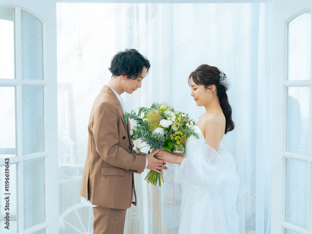 Poster ウェディング、ブライダル、結婚、新郎、新婦、ナチュラル、花嫁、婚活、ポートレート、ウェディングドレス、ウエディング、カップル、男性、女性、日本人、花婿、チャペル、グリーン、植物、フォト、スタジオ、写真館、若い、20代、30代、ブーケ、明るい、美しい、きれい、スキンケア、美容、ビューティー、男女、二人、結婚式、披露宴、幸せ、花束、挙式、婚礼、式場、前撮り、美人、夫婦、ファッション、カーテン、愛情、お