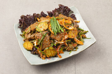 A side dish made with acorn jelly mixed with various vegetables and seasonings.