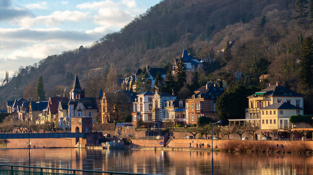 Heidelberg Blick auf die Schleuse und H&auml;user