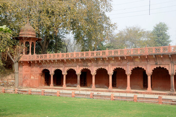 Obraz premium Bulding around The Taj Mahal, UNESCO World Heritage Site.