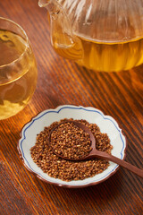 香ばしい香りが広がる蕎麦茶 - 日本の伝統的な健康茶