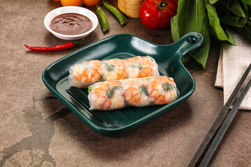 Vietnamese spring roll with prawn