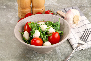 Salad with mozzarella and arugula