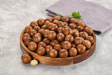 Sweet macadamia nut in the bowl