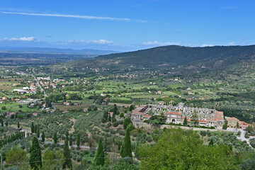 Cortona, la val di Chiana dalla terrazza di Piazza Duomo,  Arezzo - Toscana