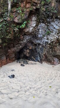 gruta que chora em ubatuba, s&atilde;o paulo 