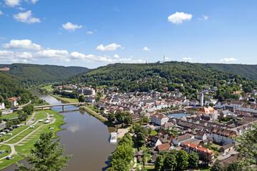 Blick vom Hugenottenturm auf den hessischen Ort Bad Karlshafen an der Weser, Deutschland