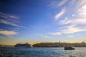 Obraz premium Landscape of Sarayburnu Seraglio Point under amazing sky in istanbul