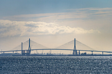 Obraz premium Puente de la Constitución de 1812 / größte Spannweite aller spanischen Schrägseilbrücken / Cadiz, Spanien / Brücke