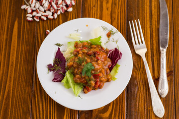 Light vegetable salad with beans