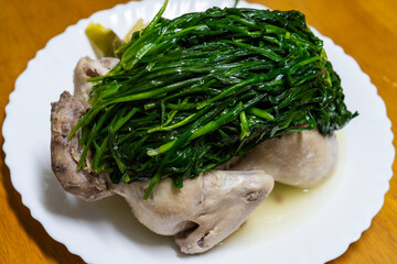 boiled chicken and chives with garlic, ginseng and bay leaf