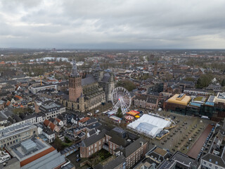 Obraz premium Aerial drone view of the Sint-Janskathedraal and the town square in Den Bosch, the Netherlands.