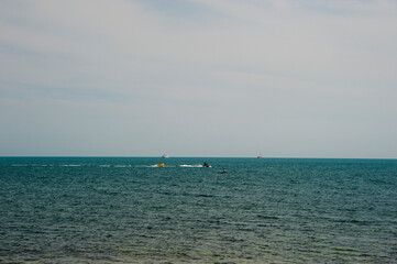Obraz premium Water recreation on the sea coast is very popular.