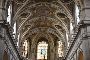 Voûtes baroques de l'église Saint-Roch à Paris. France