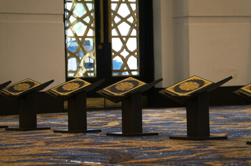 Obraz premium Elegant Prayer Room Interior With Quran Stands in Minimalist Decor
