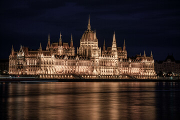 Naklejka premium Night view of the Parliament in the city of Budapest in Hungary
