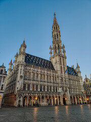 Obraz premium Brussels, Belgium, January 10, 2024. Brussels City Hall in Gothic style on the Grand Place.
