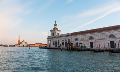 Naklejka premium Punta della Dogana with San Giorgio Maggiore in background