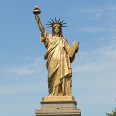 Obraz premium Statue Representing Equality and Empowerment for Black History Month