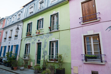 Naklejka premium Colorful buildings line a charming street in a vibrant neighborhood