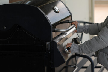 A grill on the terrace of a countryside home, ready for an outdoor cookout. Surrounded by nature, it’s the perfect spot for family and friends to gather and enjoy a meal under the open sky.
