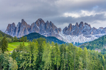 Obraz premium Panorama of Santa Maddalena village and church in the Dolomites, Puez Odle national park in Italy. Italian Dolomiti Alps scenic landscape in summer with beautiful sunlight at sunset