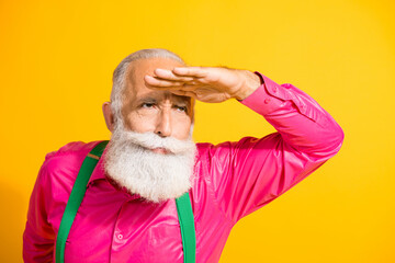 Photo portrait of bearded gentleman forehead palm search wear fashionable clothes suspenders...