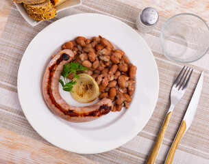 Top view of Catalan stewed beans with butifarra sausage