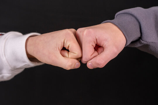 check poing contre poing