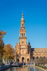 Fototapeta premium Pavillon auf der Plaza de España im Parque de María Luisa, Sevilla, Spanien, Andalusien