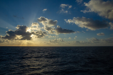 Obraz premium Sunrays and clouds