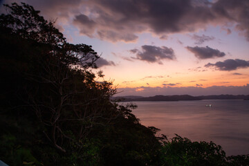 夜明けの奄美大島龍郷湾