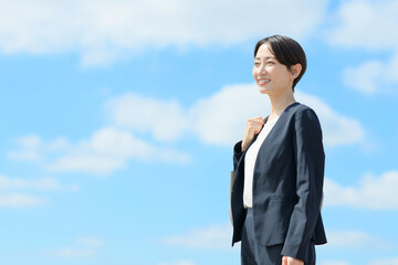 スーツ姿のビジネスウーマン
