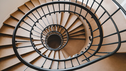 Obraz premium A heart-shaped journey through the elegant spiral staircase