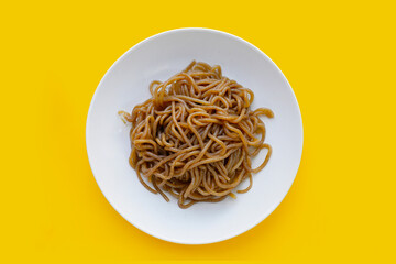 Konjac noodles mixed with seaweed