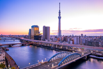 東京の街並み　朝焼けの隅田川